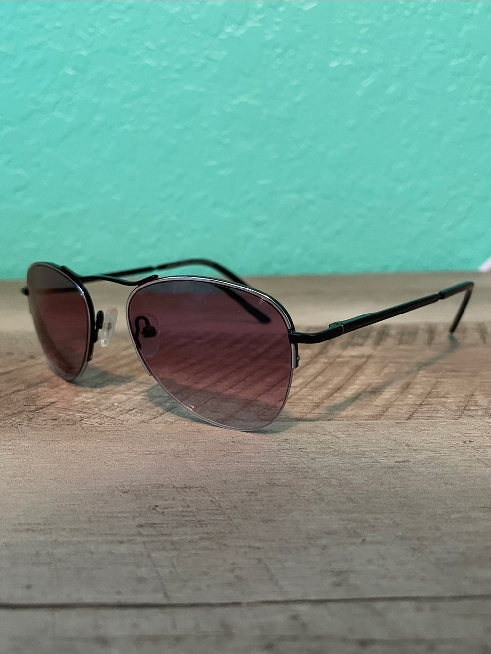 August Holiday Women’s Aviator Sunglasses - Purple Gradient Lenses